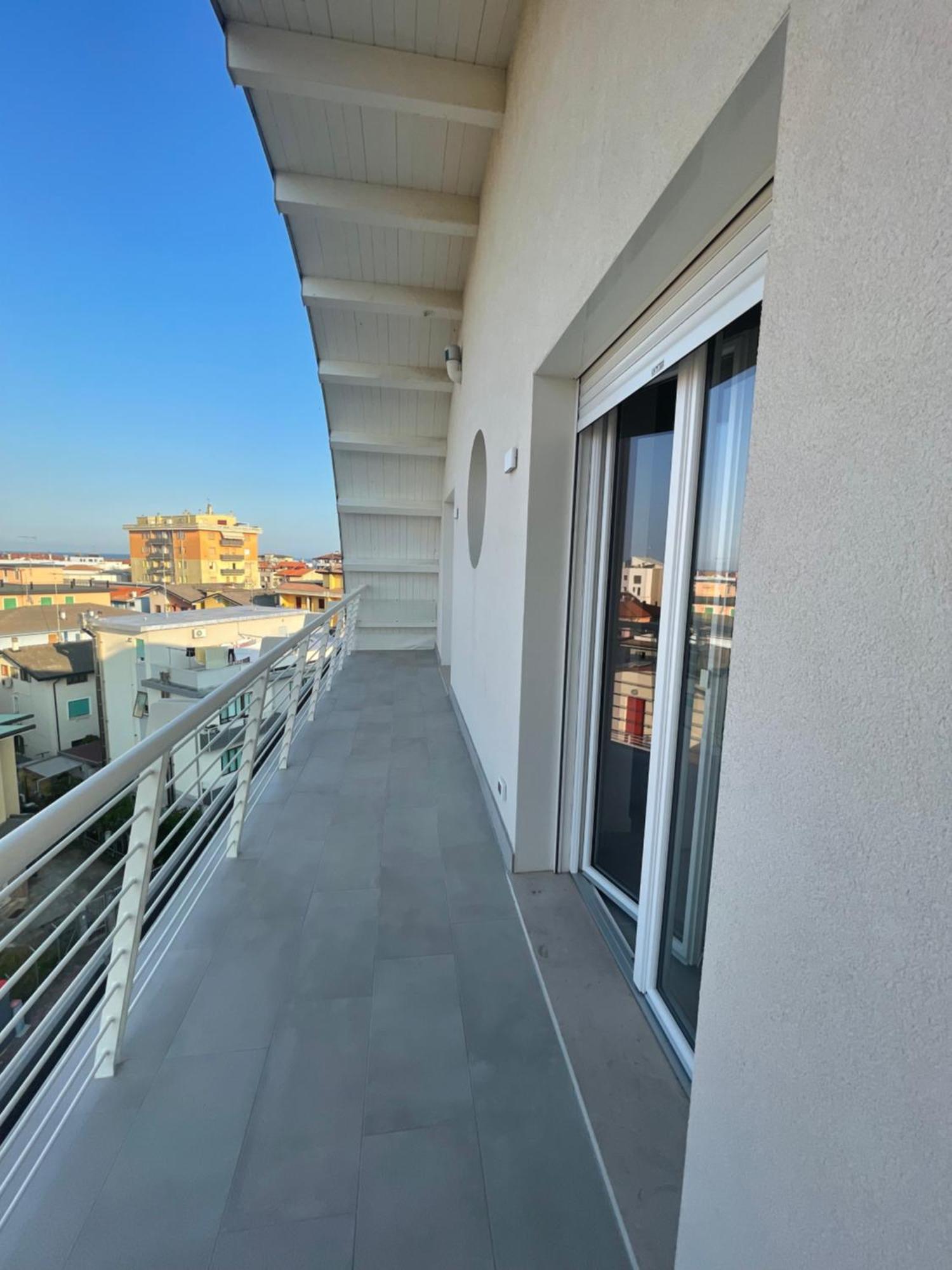 Woody Green Penthouse Sea View - Agenzia Cocal Caorle Exteriör bild